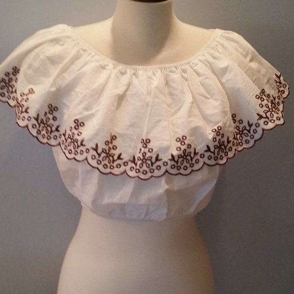 Zaful Tops - Zaful white embroidered ruffle crop top EUC